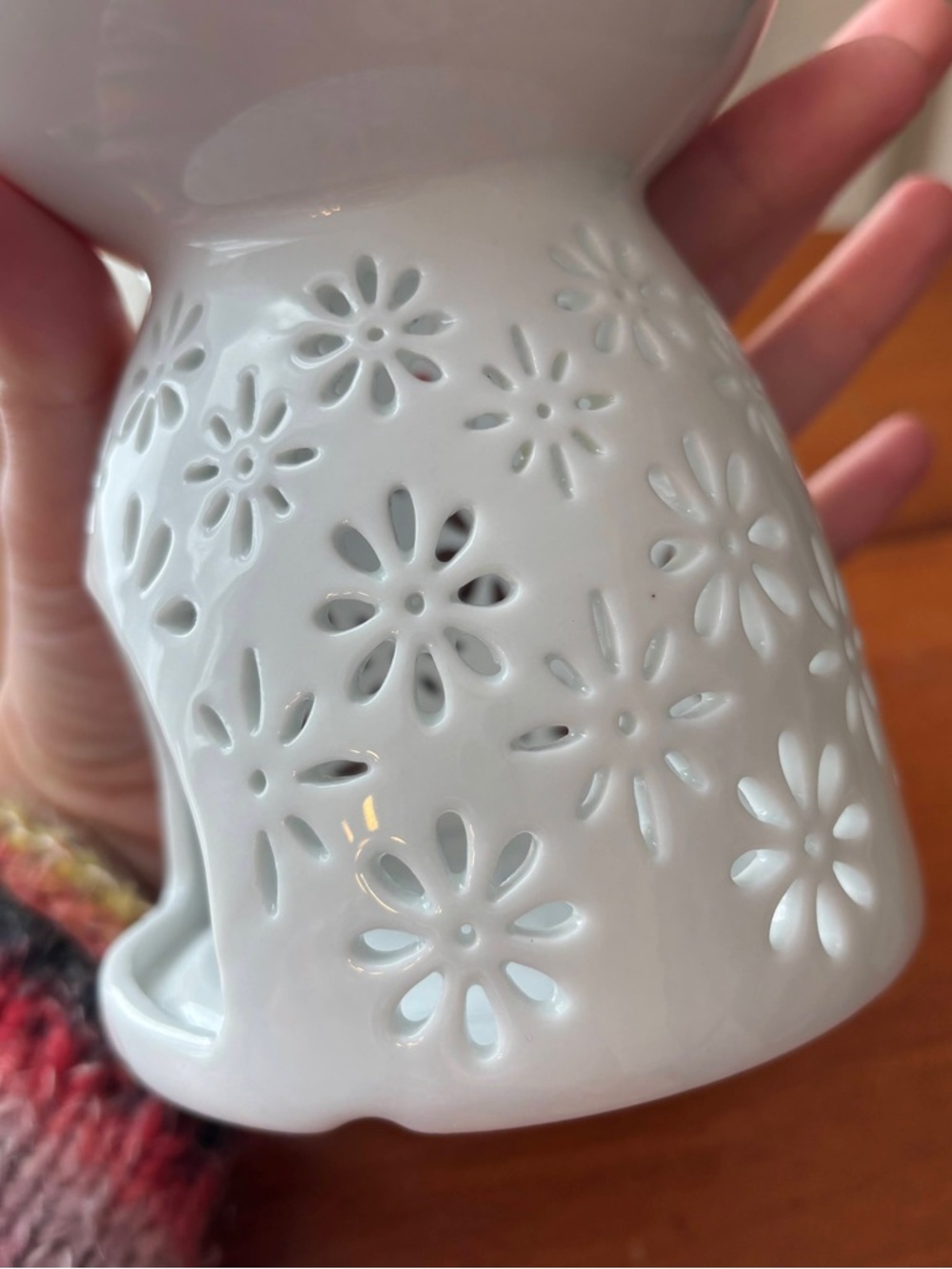 White Ceramic Tea Light Wax Melt / Oil Aroma Burner - Picture 7 of 9